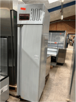 Smalt køleskab fra diamond, med kosmetisk skade, demomodel