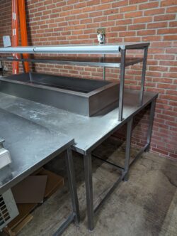 Stålbord med kølebrønd (ildpizza) brugt